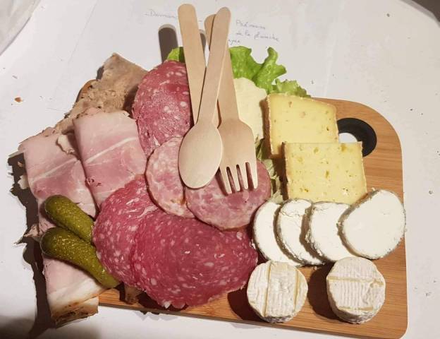 Dimanche 7 Dcembre midi: Planche gourmande + 2 verres de vin